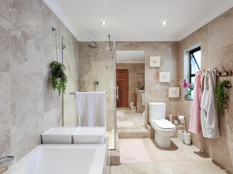 5 Bedroom Property for Sale in Helgarda Estate Western Cape